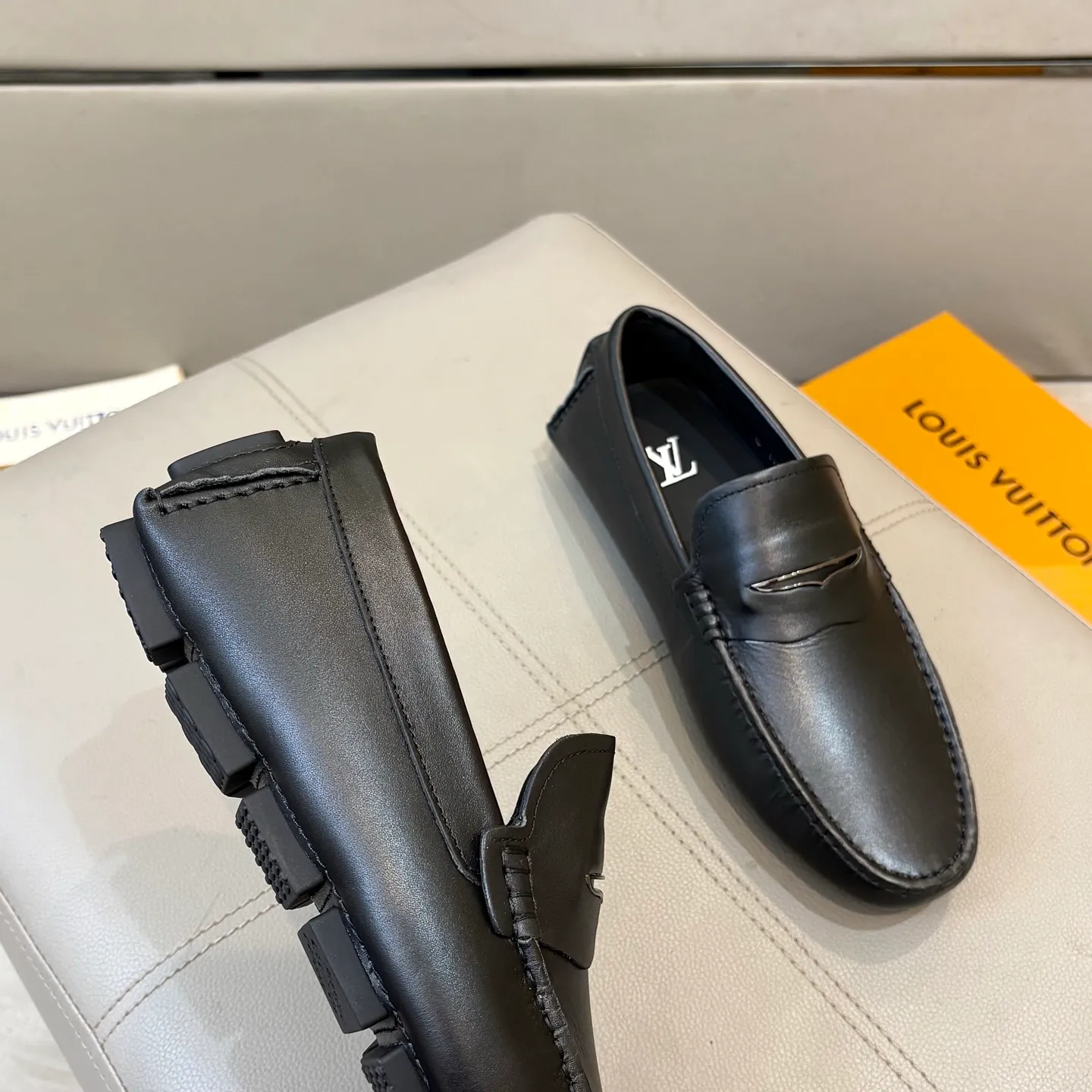 Factory price: 460💰LV men's beanie shoes 2025 official website synchronized <market top version> imported first-layer cowhide ➕ black cowhide original packaging. Size 38-45